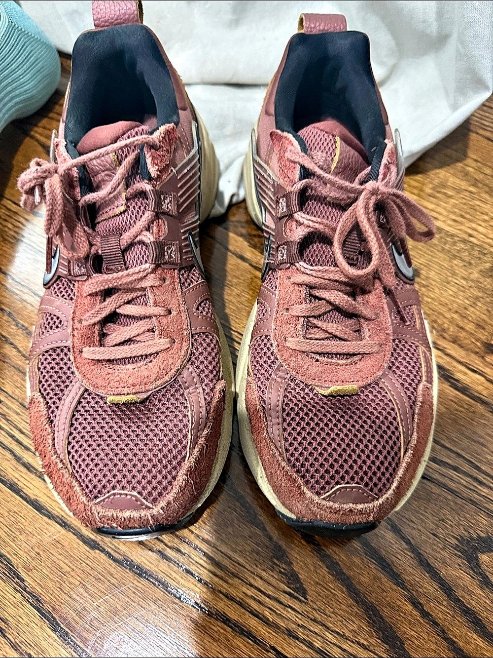 Nike TC 7900 Light Bone Burgundy Crush Athletic Sneakers